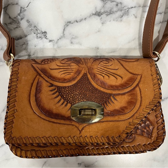 Vintage 70’s hand tooled embossed leather floral tan brown clutch crossbody bag - Picture 4 of 9